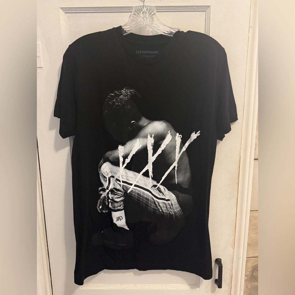 XXXTentacion Kneeling Photo Medium Tee